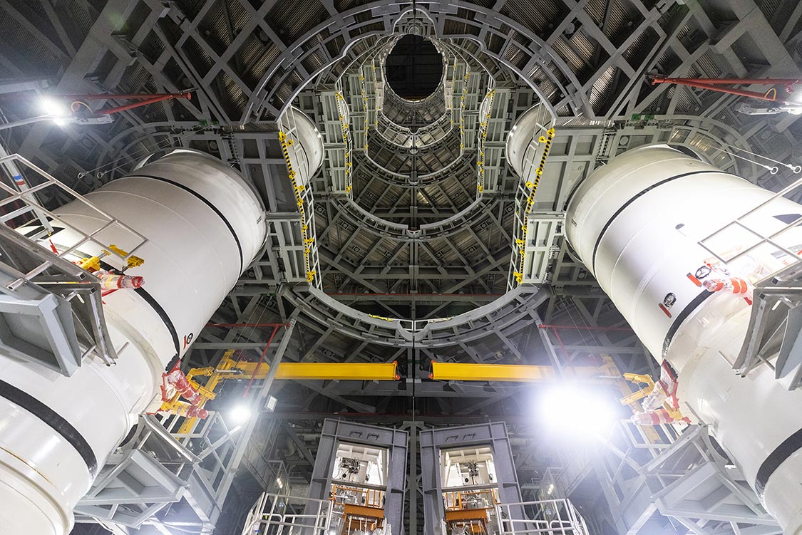 NASA开始组装大型月球火箭SLS的核心级