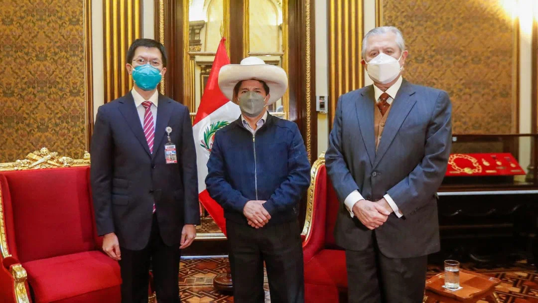 中国驻秘鲁大使会见秘总统卡斯蒂略