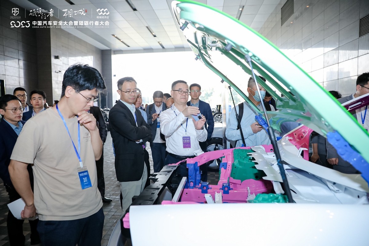 荣膺2023年中国十佳车身岚图追光PHEV以创新科技铸造安全基石十佳
