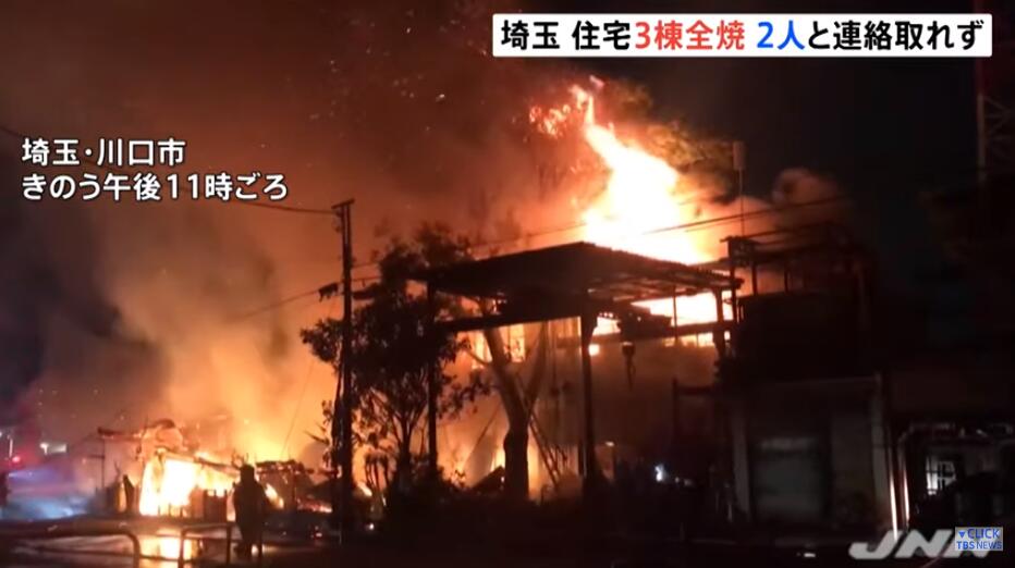 现场传出多次爆炸声！日本住宅深夜突发重大火灾，楼体被完全烧毁