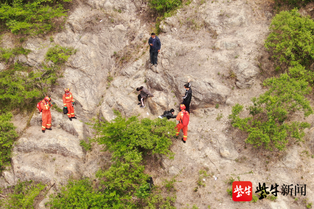 一家三口登山被困 连云港消防使用无人机精准锁定位置救援