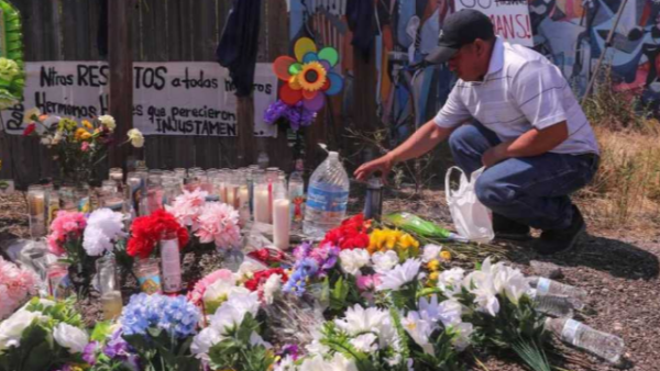 多地为得州移民事件受害者举行悼念活动