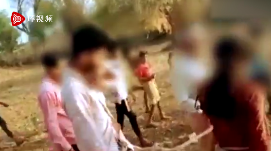 遭强奸后，印度16岁女孩和加害者捆在一起游街