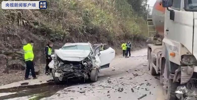 ​广西梧州蒙山一小客车与水泥砼罐车碰撞 车内5人不幸遇难