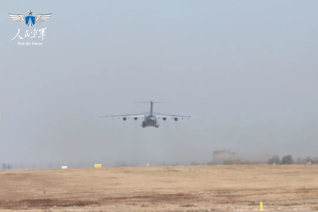 出发！中国空军一架运-20起飞赴韩接英雄回家机场