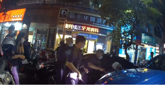 台湾新北陌头爆发聚众打架使命 警方连开5枪压制