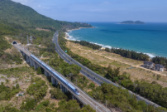 海南环岛高速铁路与环岛旅游公路并驾齐驱