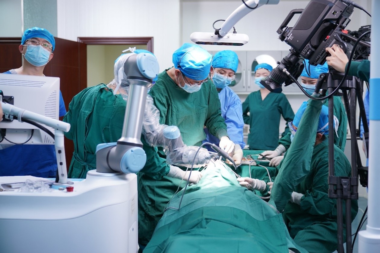 南漳县人民医院首例上颌窦外提升种植手术顺利实施 - 南漳县人民医院-县医院