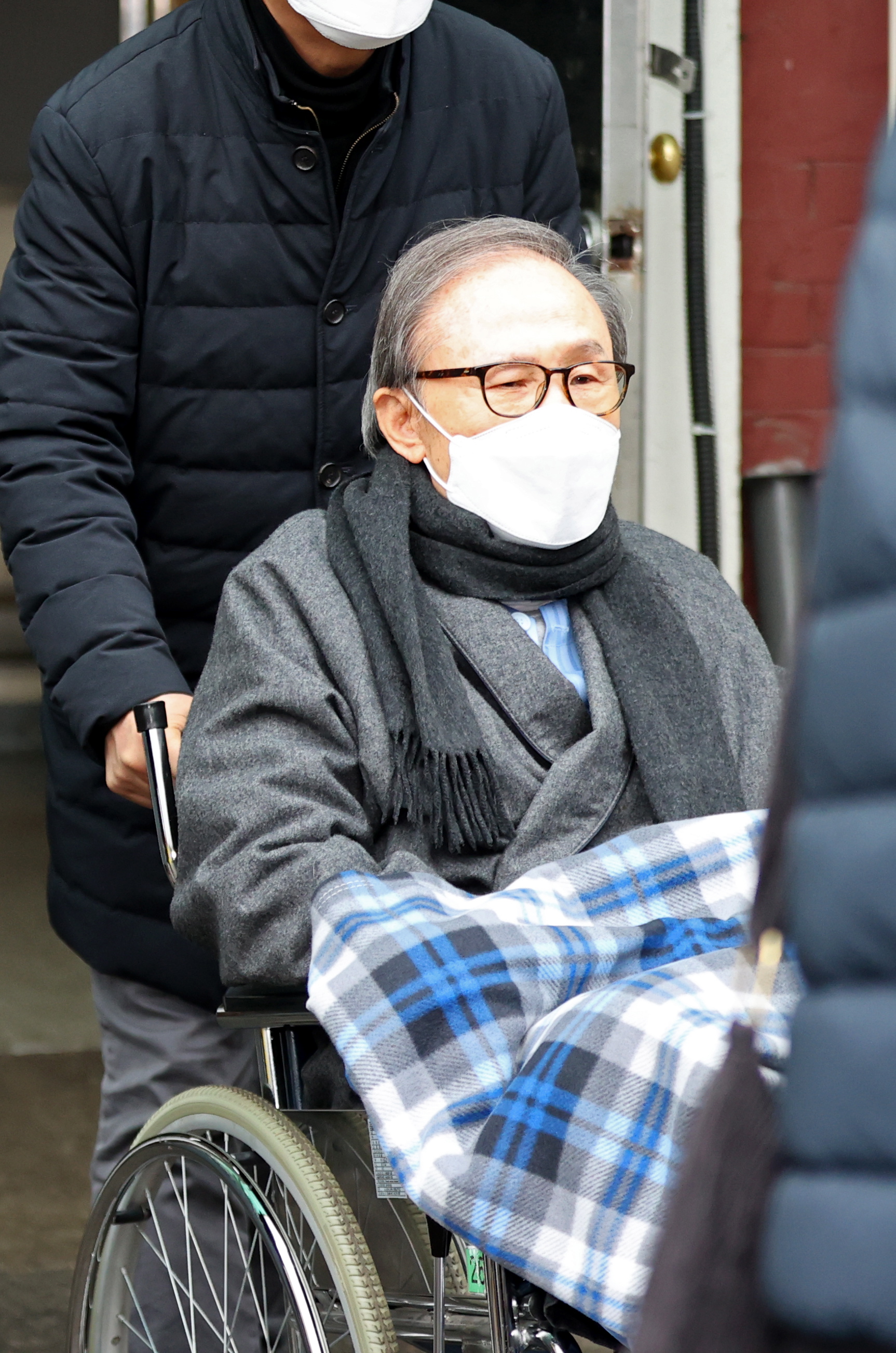 韩国79岁前总统李明博将在监狱过大年福利是甜甜圈