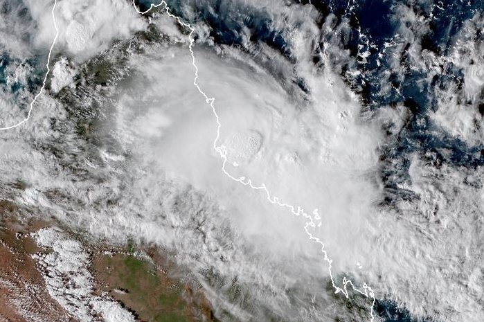 澳大利亚昆士兰北部发布强飓风预警 超过200名岛民紧急撤离