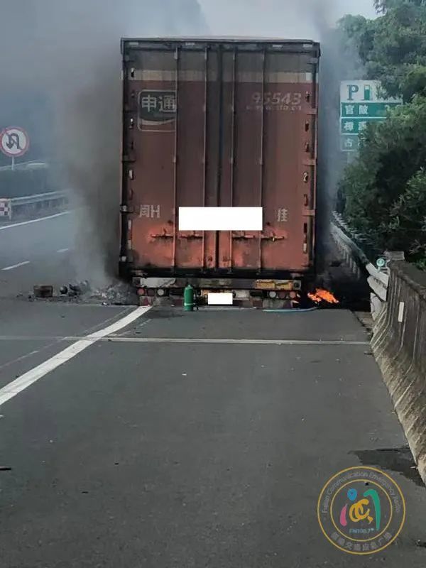 “漳州”福建一大货车起火，车上所有快递都被烧毁！