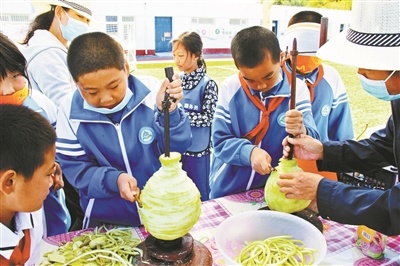 北京怀柔：小学生劳作收获满满快乐