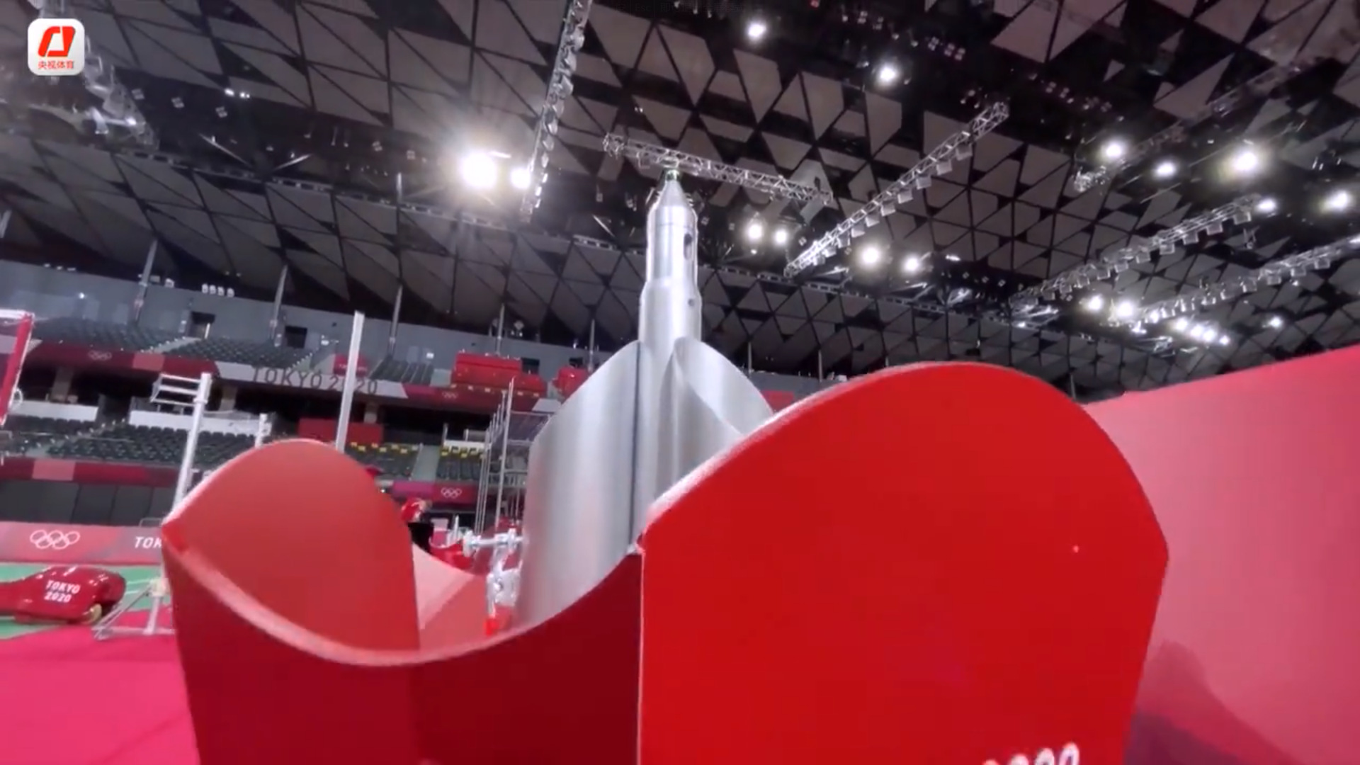 首次出现换球器，乍看上去像火箭的装置！记者探访东京奥运会羽毛球场馆