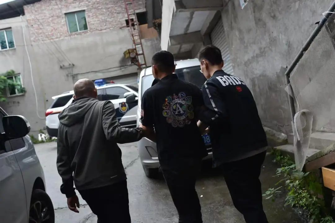 “专案组”包治百病的“神药”？重庆南岸警方打掉一兜售假药诈骗老年人犯罪团伙