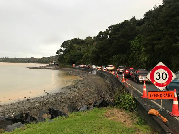 暴风雨袭击新西兰北岛北部 应急部门夜间接200多个求救电话