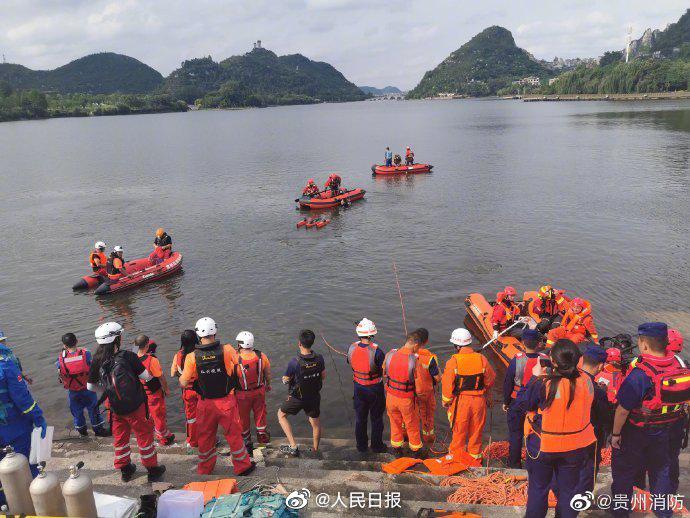 貴州安順公交墜湖15人在醫院救治 1名傷者已出院