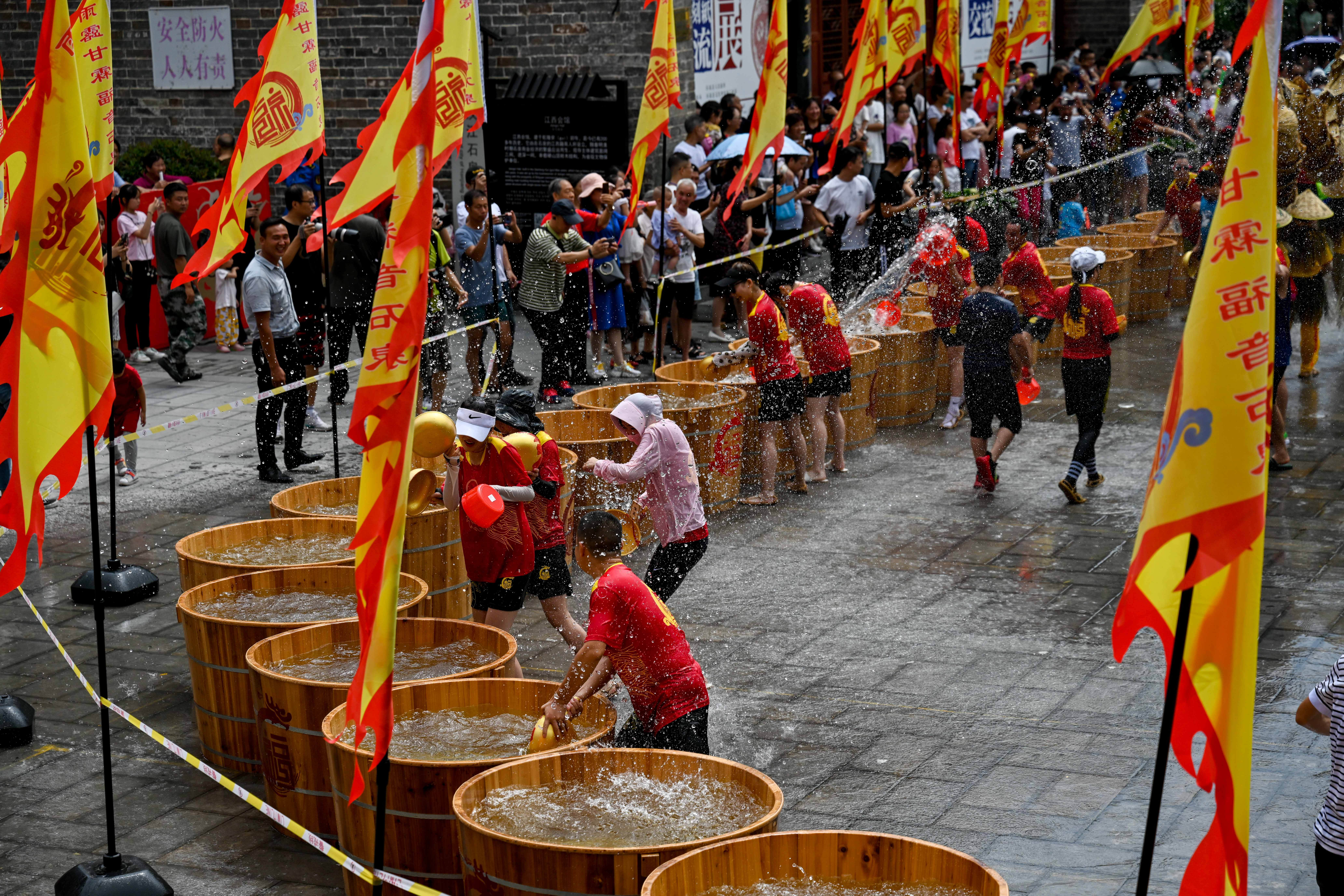 陕西石泉：泼水节的新景象--激活夏季旅游传统文化，促进文化旅游消费