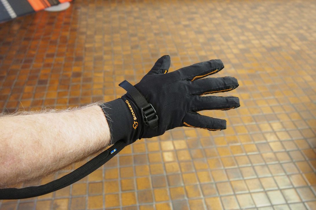 通用汽车装配用上仿生手套 可以提高工人的劳动力