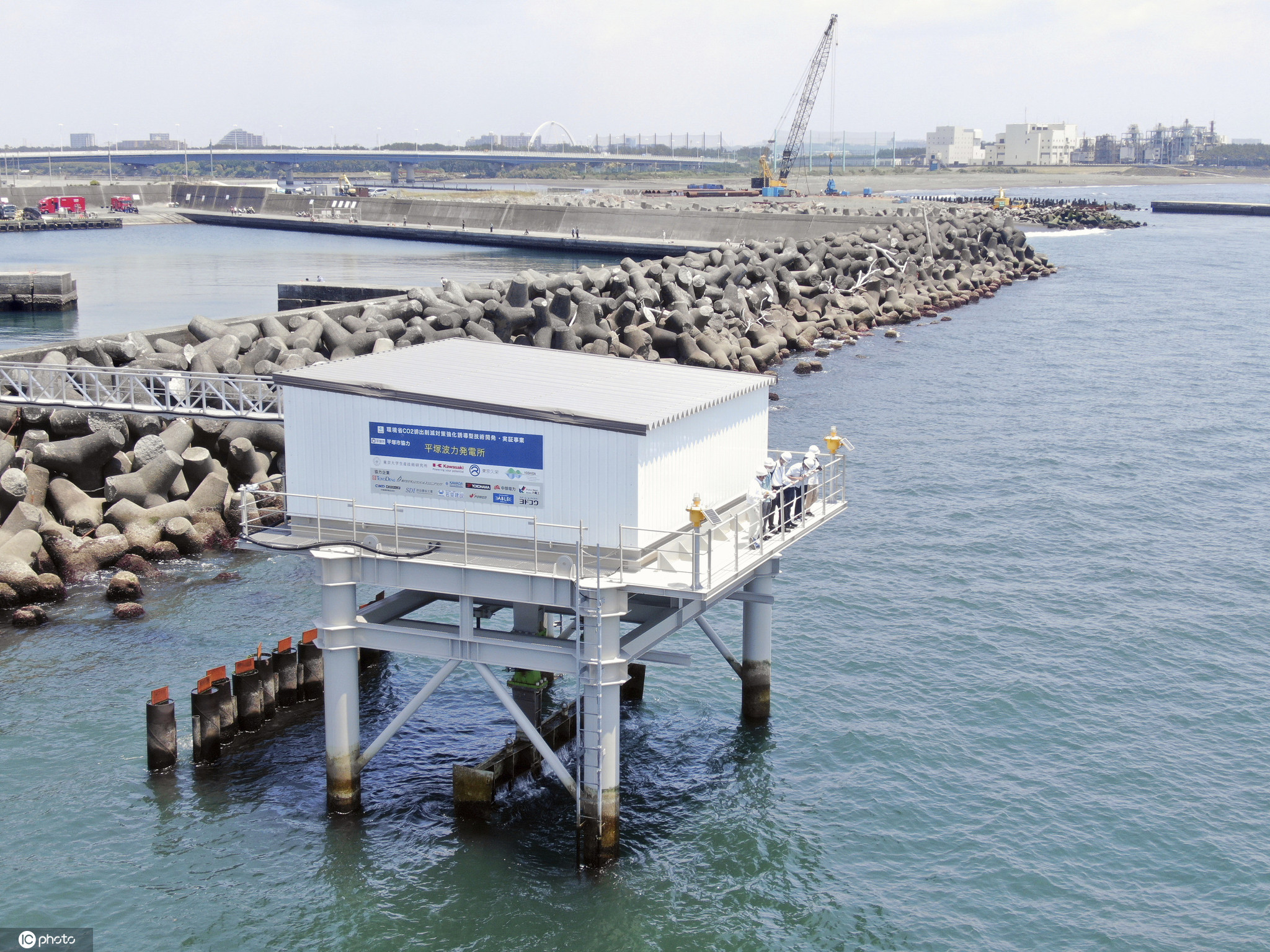日本进行波浪能发电装置测试