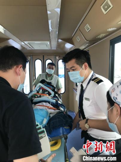 提前落地2小时 西藏航空为10岁受伤女童开辟“紧急救助通道”