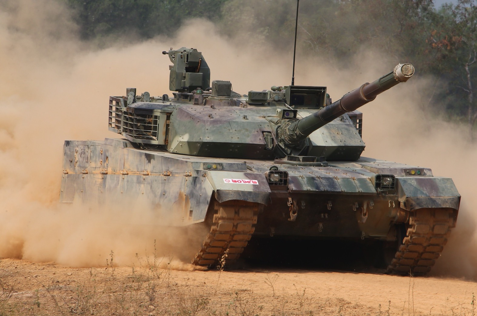 《国之利刃－99A主战坦克》（黑白插画）_中立维亚-站酷ZCOOL