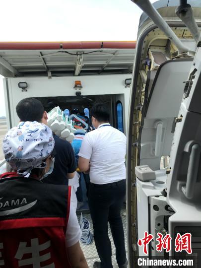 提前落地2小时 西藏航空为10岁受伤女童开辟“紧急救助通道”