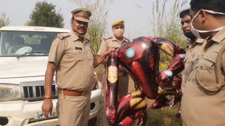 印度上空疑遭“外星人”入侵：民众吓坏 警员敏捷抓走 第1张