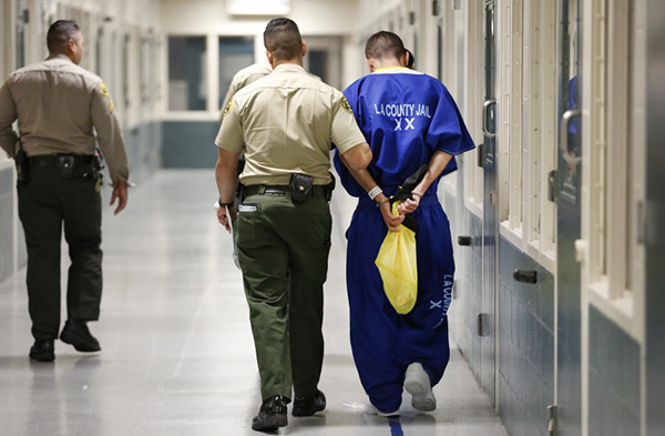 美国加州洛杉矶县监狱发现服刑人员试图故意感染新冠病毒