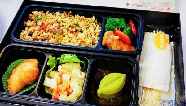 航空公司纷纷恢复机上热食供应，哪家的餐食是你的菜？