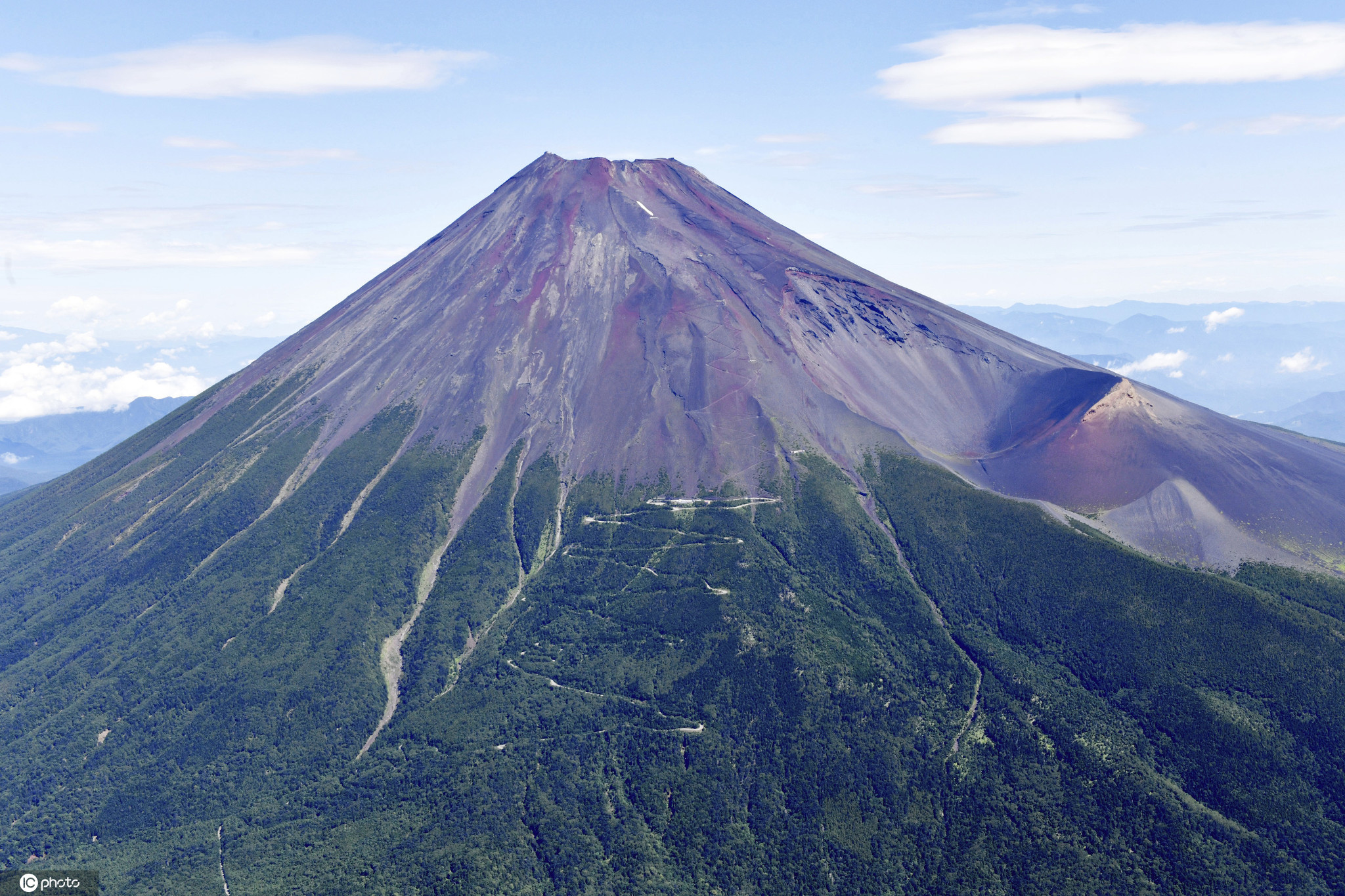 富士山60年来首次封山 4条登山步道全部关闭