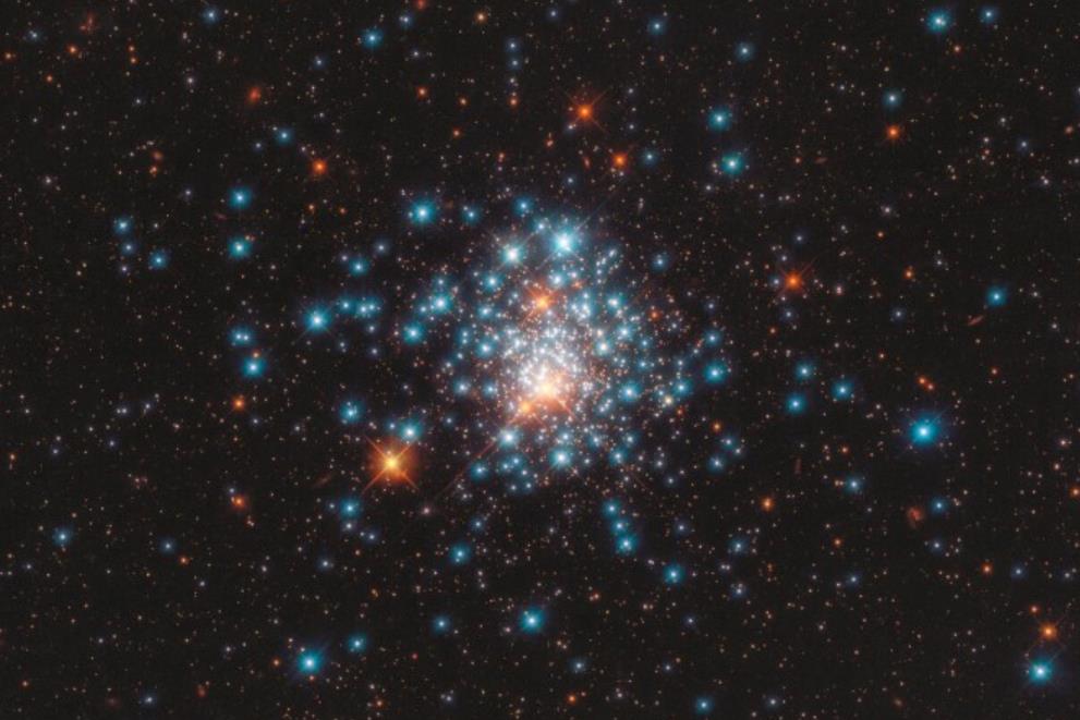 NASA哈勃太空望远镜捕捉到的“华丽恒星团”