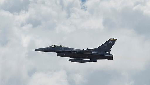 美国F-16战机实弹训练时认错靶子 无辜平民惨遭爆头身亡 第2张